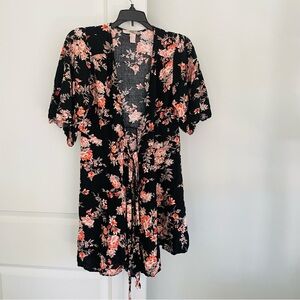 Forever 21 Contemporary Floral Short Sleeve Robe Size S